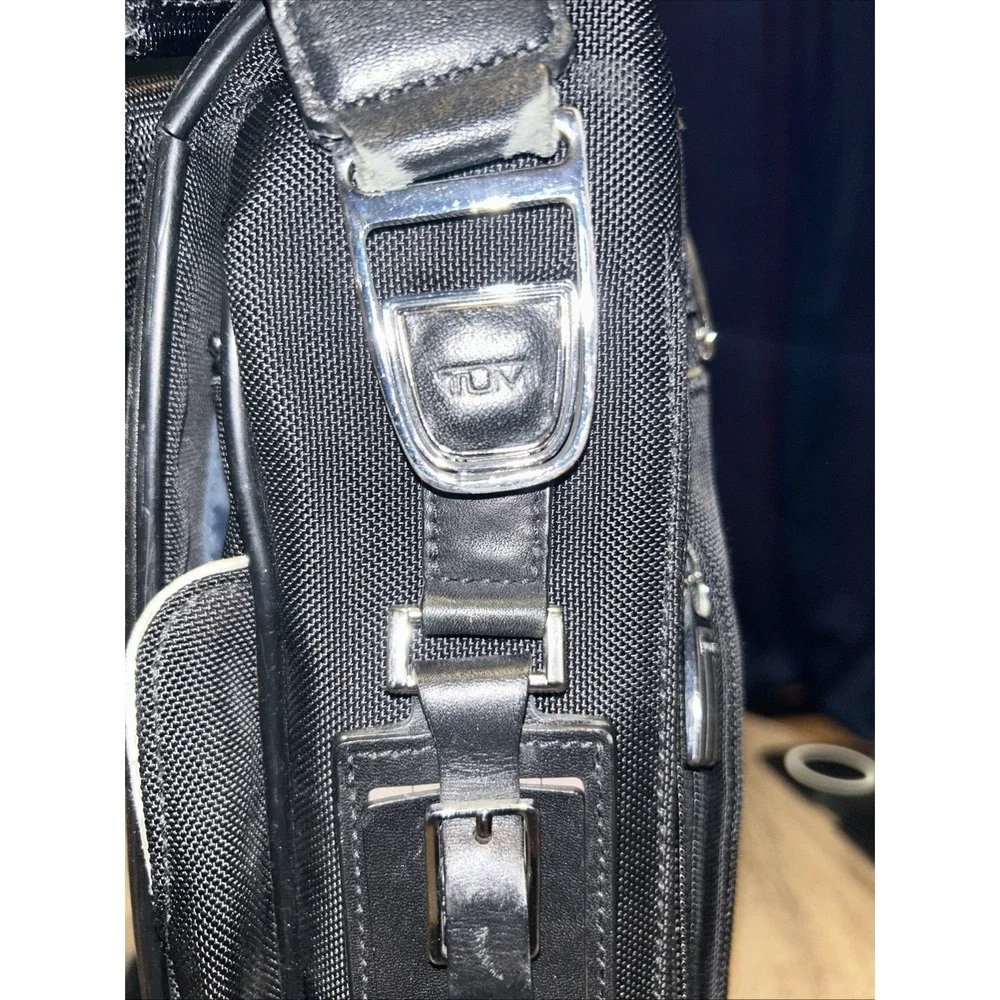 TUMI Arrive Galeao Messenger‎ Bag Laptop Black Nylon Leather 25671D